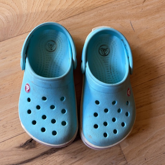 Crocs size 6/7 - Picture 3 of 5